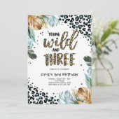 Young Wild and Three Jungle Leopard Print Geburtst Einladung (Stehend Vorderseite)