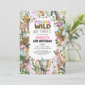 Young Wild and Three Party Animals Girl zum Geburt Einladung (Stehend Vorderseite)