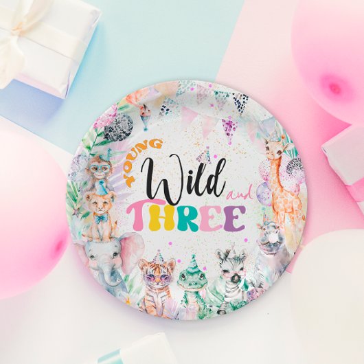 Young Wild and Three Safari Animals Girl zum Gebur Pappteller