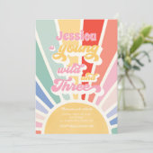 Young Wild and Three Sunshine 3rd Rainbow Birthday Einladung (Stehend Vorderseite)