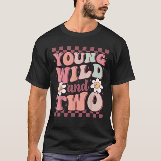 Young Wild And Two Cute Daisy Groovy 2nd Birthday  T-Shirt (Vorderseite)