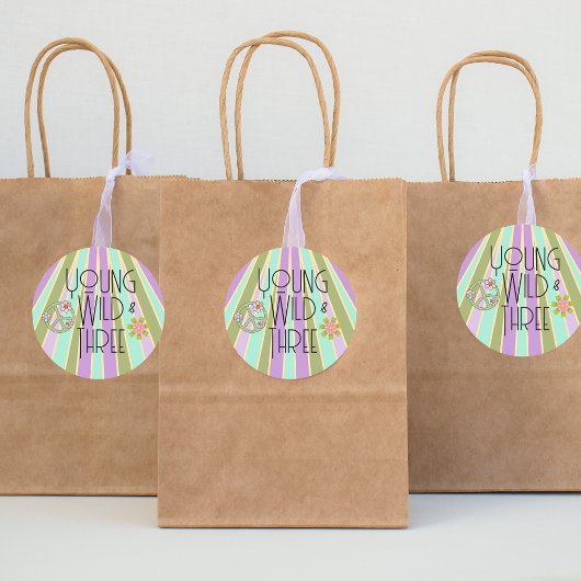 Young, Wild & Three | B-Day Gunst-Aufkleber | Kühl Runder Aufkleber