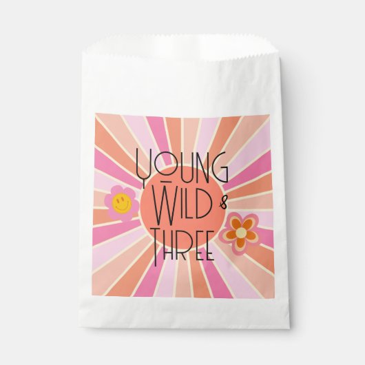 Young, Wild & Three | B-Day Gunst Bag | Rosa Geschenktütchen (Vorderseite)