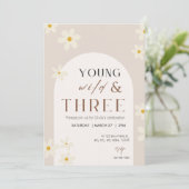 Young Wild & Three Birthday Einladung (Stehend Vorderseite)