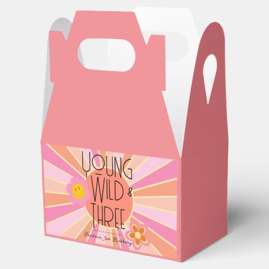 Young, Wild & Three | Birthday Favor Box | Rosa Geschenkschachtel (Geöffnet)