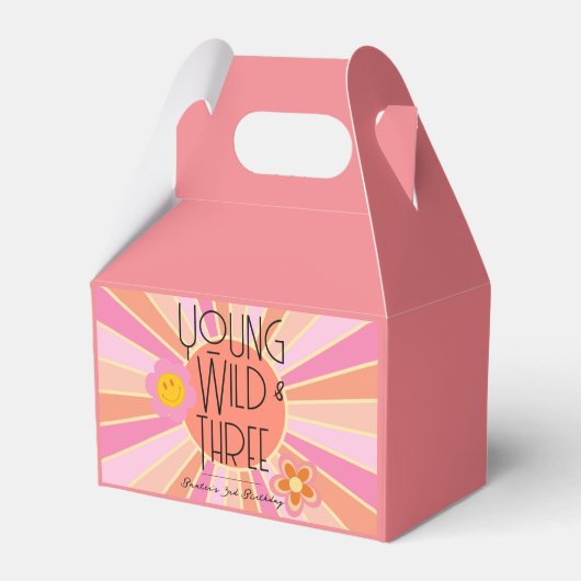 Young, Wild & Three | Birthday Favor Box | Rosa Geschenkschachtel (Vorderseite)