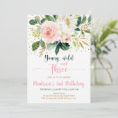 Young Wild & Three Boho Floral Pink Gold Geburtsta Einladung (Stehend Vorderseite)
