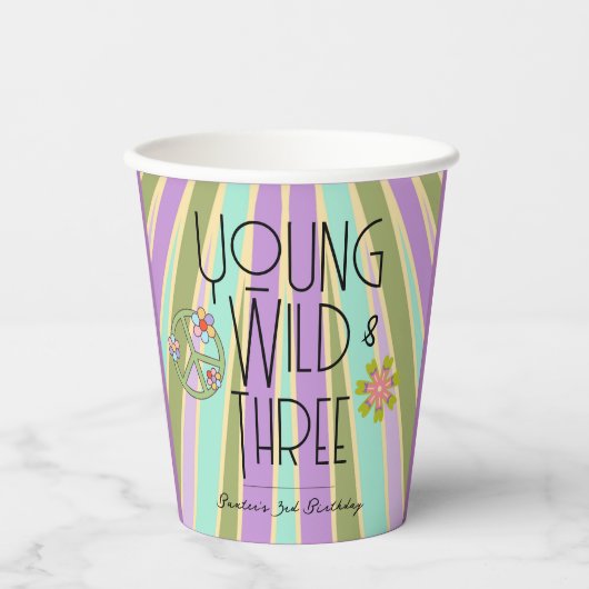 Young, Wild & Three | Geburtstagskuppen | Kühle Pappbecher (Vorderseite)