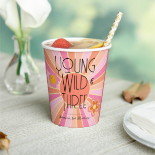 Young, Wild & Three Geburtstagskuppen Rosa Pappbecher