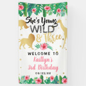 Young Wild & Three Girls Willkommensgruß Banner (Vertikal)