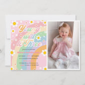 Young Wild Three Groovy Daisy Rainbow 3. Geburtsta Einladung (Vorderseite)