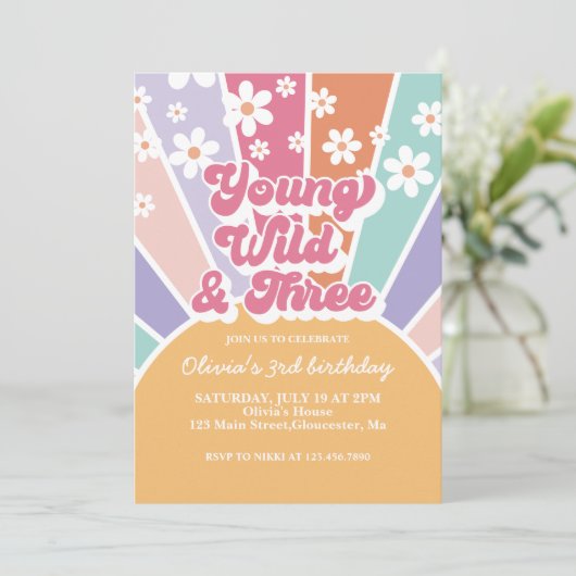 Young Wild Three Retro Sunshine Rainbow Daisy Einladung (Stehend Vorderseite)