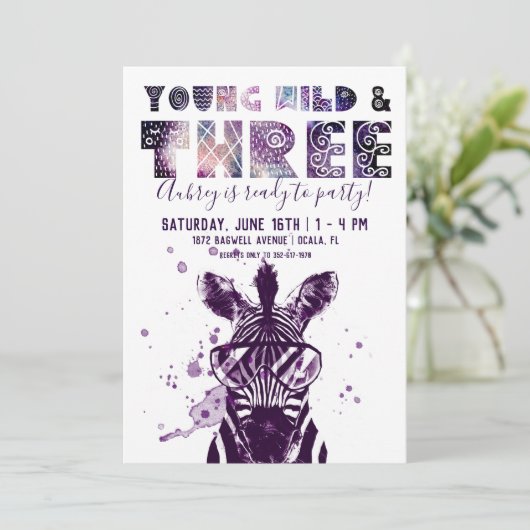 Young, Wild & Three | Rockstar Zebra Einladung (Stehend Vorderseite)
