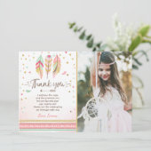 Young Wild und drei Dankeschön-Feathers Boho Einladung (Stehend Vorderseite)