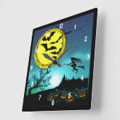 Young Witch Flying Amongst the Night Sky Clock Quadratische Wanduhr (Winkel)