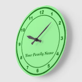 Your Family Name on Light Green Round Wall Clock Große Wanduhr (Winkel)