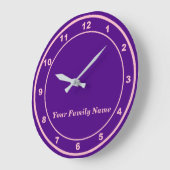 Your Family Name on Purple Round Wall Clock Große Wanduhr (Winkel)