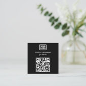 Your Logo Here Simple Modern Black Website QR Code Quadratische Visitenkarte (Stehend Vorderseite)