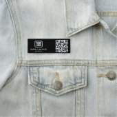 Your Logo Here Simple Modern Minimal Black QR Code Namensschild (Beispiel)