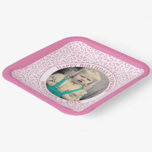 Your Photo 45 Random Number Pattern Pink/White Pappteller (Gewinkelt)