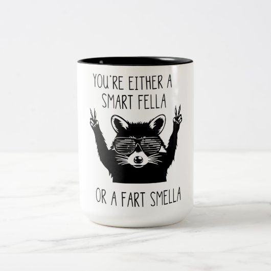 You're Either A Smart Fella or Fart Smella Zweifarbige Tasse (Mittel)