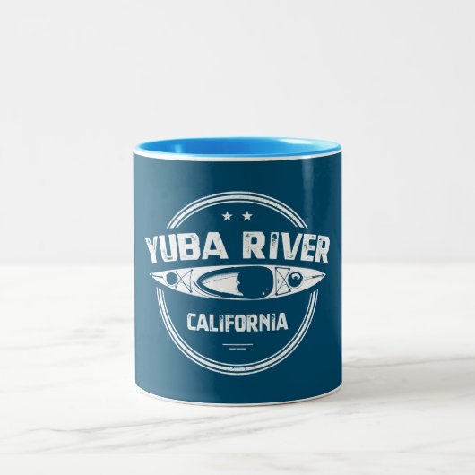 Yuba River California Kayaking Zweifarbige Tasse (Mittel)