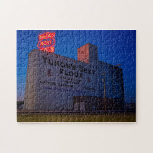Yukon' Best Flour Mill Neon-Schild bei Dämmerung Puzzle