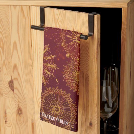 Yuletide Opulence: Goldene Weihnachtsdinge Geschirrtuch (Drittel gefaltet)