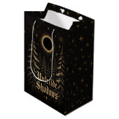 Yuletide Shadows Gothic Celestial Weihnachten Mittlere Geschenktüte (Vorderseite Schrägansicht)