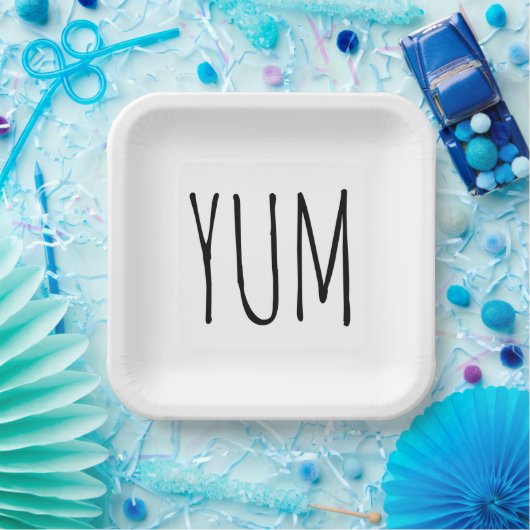 YUM-Text auf Weiß Pappteller (Party)