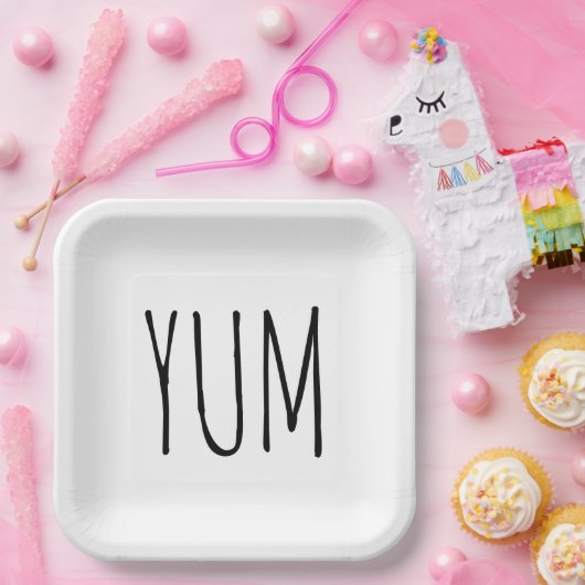 YUM-Text auf Weiß Pappteller (Party)