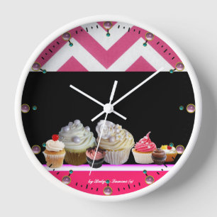YUMMY COLORFUL CUPCAKES DESERT SHOP Pink Chevron Uhr