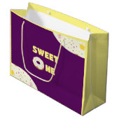 Yummy donut große geschenktüte (Vorderseite Schrägansicht)