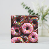 Yummy Pink und Schokolade Donuts Geburtstag (Stehend Vorderseite)
