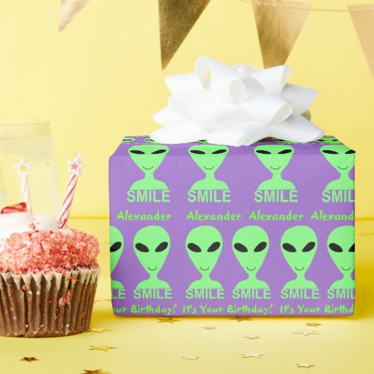 Z Personalisiert Smile Birthday Happy Alien Geschenkpapier (Geburtstagsparty)