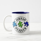 Zackiger Puzzlerraumhintergrund Zweifarbige Tasse (Links)