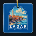 Zadar Kroatien Reisen Keramikornament<br><div class="desc">Zadar Retrovektor-Reisedesign. Zadar,  eine Stadt an der kroatischen Dalmatiner-Küste,  ist für die römischen und Venezianischen Ruinen der Halbinsel Altstadt bekannt.</div>