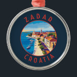 Zadar Kroatien Retro Distressed Circle Ornament Aus Metall<br><div class="desc">Zadar Retrovektor-Reisedesign. Zadar,  eine Stadt an der kroatischen Dalmatiner-Küste,  ist für die römischen und Venezianischen Ruinen der Halbinsel Altstadt bekannt.</div>