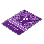Zahl Skater mit lila Cheetah-Druck und Monogramm Notizblock (Linke Seite)