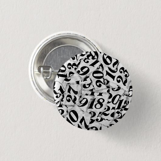 Zahlen Figuren Typ Collage Kunst Pin Button (Vorne & Hinten)