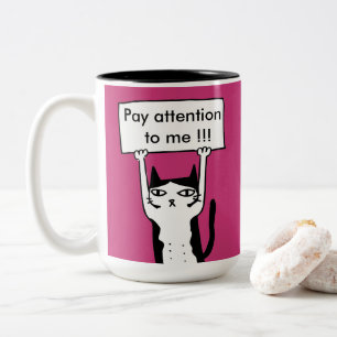 Zahlen Sie Aufmerksamkeit zu mir das Brett, das Zweifarbige Tasse