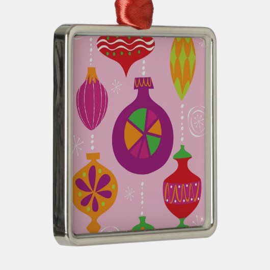 Zahlreiche Weihnachtsdekoration illustriert im Ornament Aus Metall (Rechts)