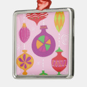 Zahlreiche Weihnachtsdekoration illustriert im Ornament Aus Metall (Links)