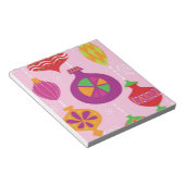 Zahlreiche Weihnachtsdekorationen illustriert Notizblock (angewinkelt)