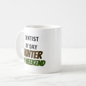 Zahnarzt am Tag Jäger am Wochenende Kaffeetasse (Vorderseite Links)