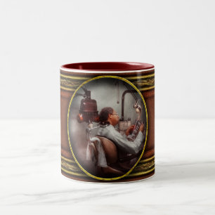 Zahnarzt - Gewartet für Zahnärzte Zweifarbige Tasse