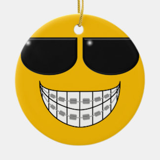 Zahnarzt-Klammern sind coole Verzierung Keramikornament