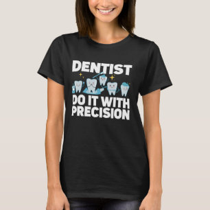 Zahnarzt mit Präzisionszahnärztin T-Shirt