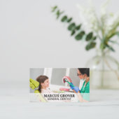 Zahnarzt zeigt kleine Mädchen wie man sie streiche Visitenkarte (Stehend Vorderseite)