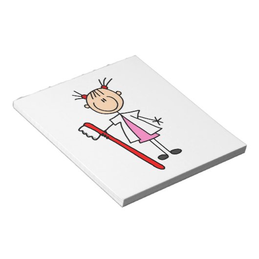 Zahnarztassistent mit Zahnbürste Notizblock (angewinkelt)